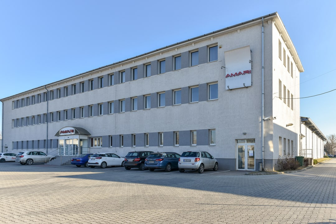 Illatos Raktár- és Irodaház